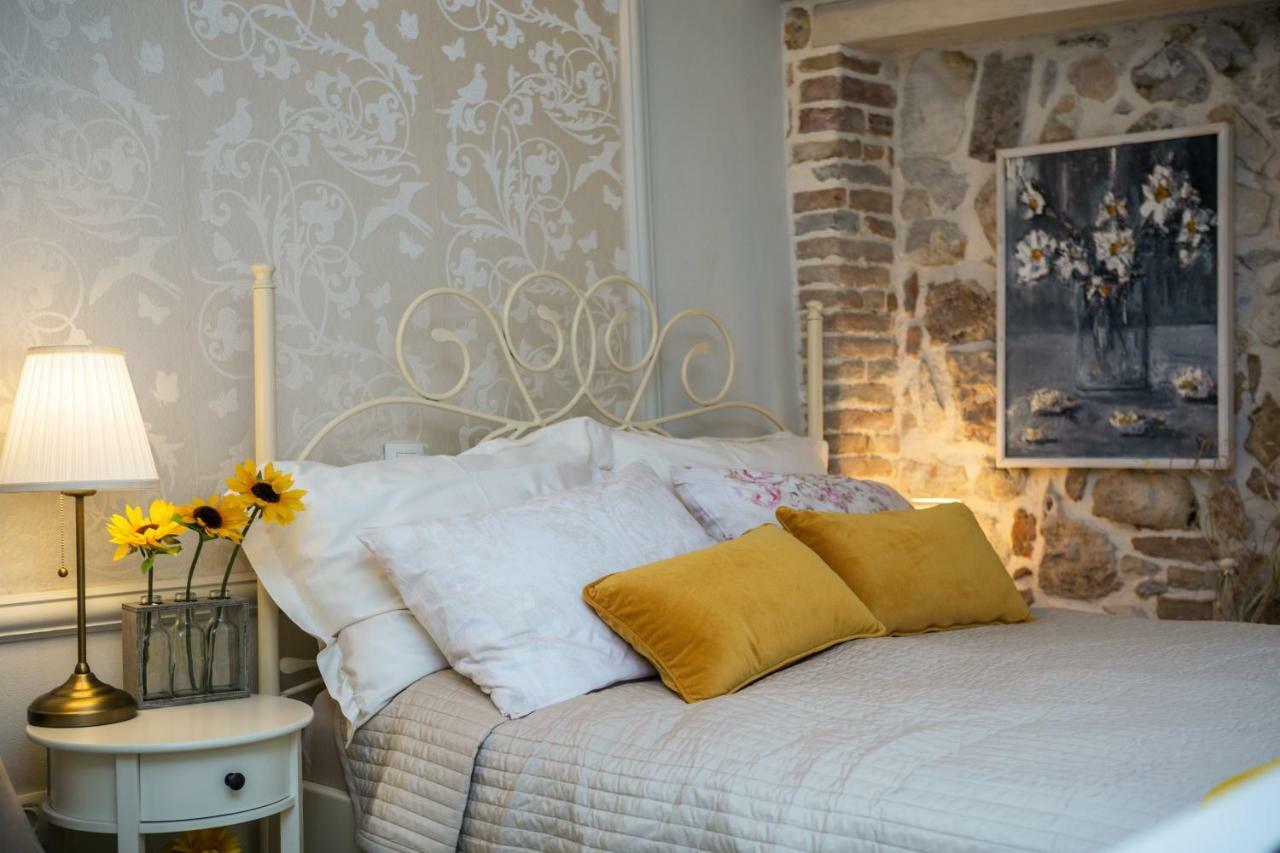 Studio Yellow Flower Rovinj Eksteriør billede