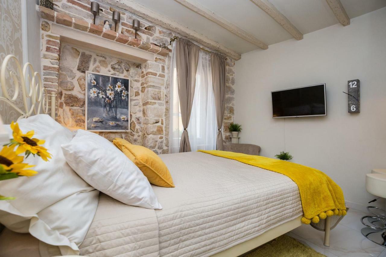 Studio Yellow Flower Rovinj Eksteriør billede