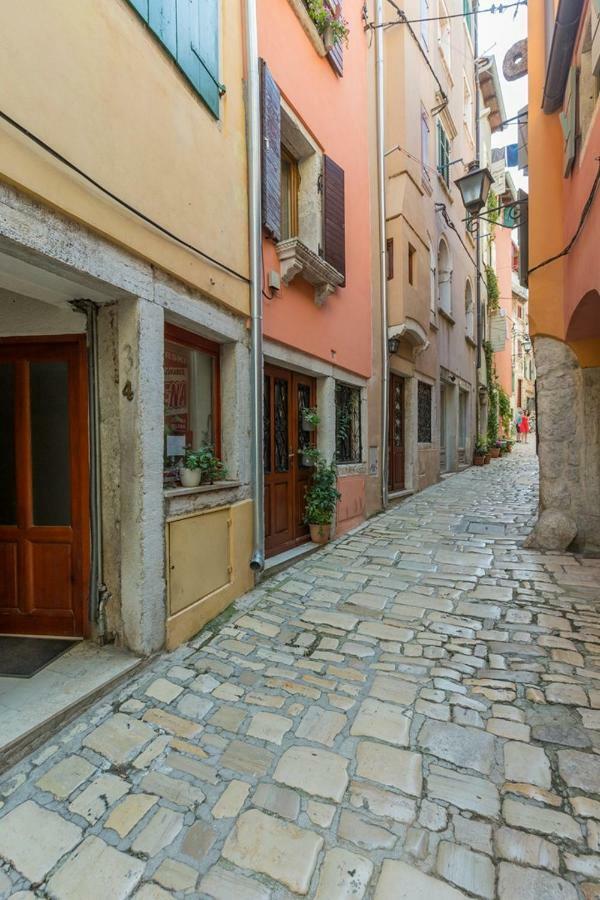 Studio Yellow Flower Rovinj Eksteriør billede
